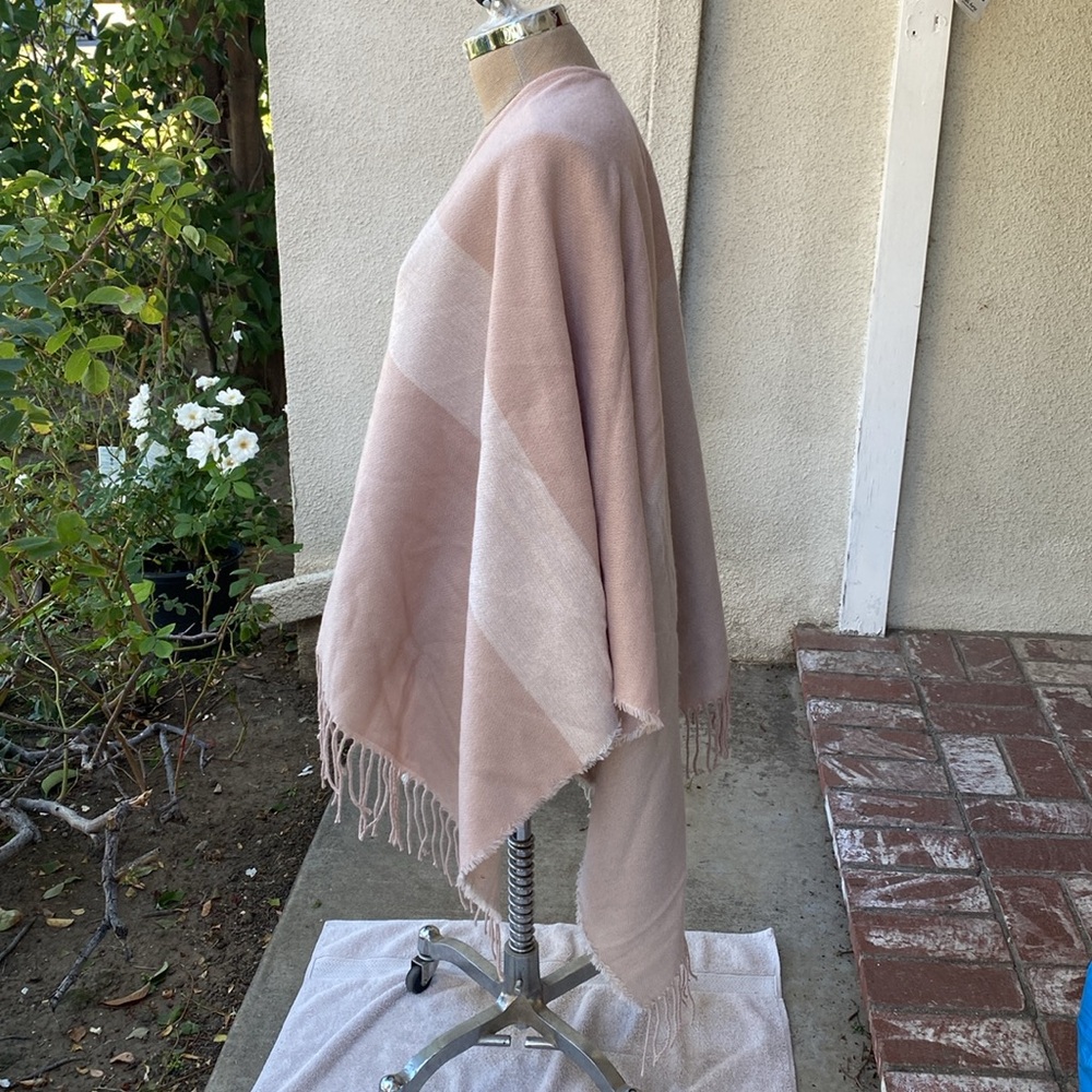 NWT Soia & Kyo gorgeous wrap/shawl from Barney’s New York. - Picture 6 of 14